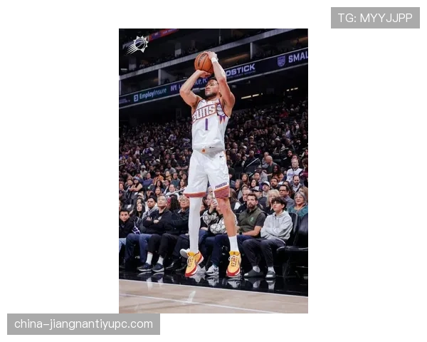 布克无球跑动频率提升拉开防守空间助太阳得分爆发