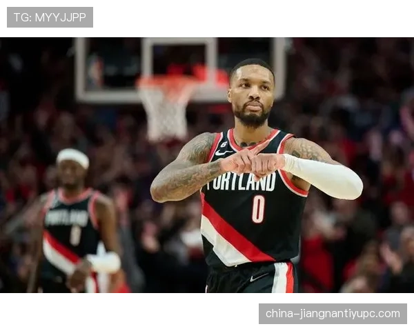 利拉德挡拆拉开空间提升效率，助力开拓者进攻核心转型
