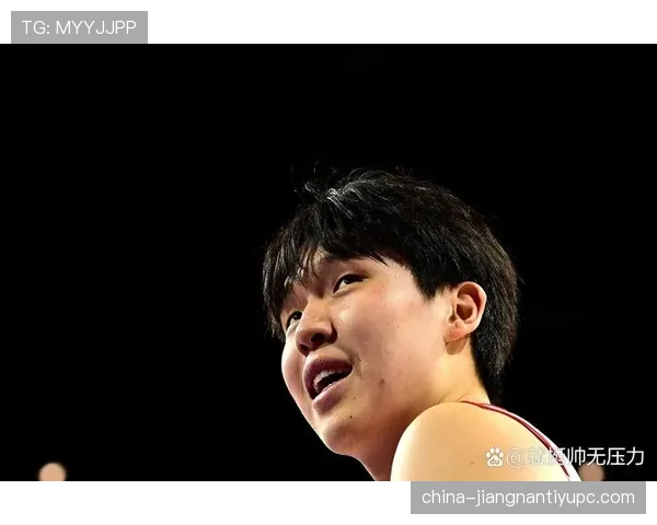 杨瀚森无球跑位制造投位 不及库里灵活影响效率