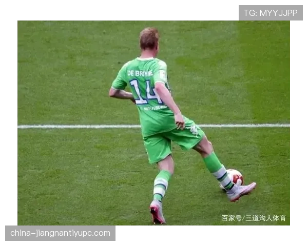 德布劳内 vs 哈维：时代中场风格对比分析